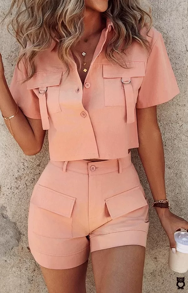 Haut cargo boutonné à col rabattu + short à poches rose femmes, ensemble 2 pièces, tenue d'été, mode 2024|OKKO MODE