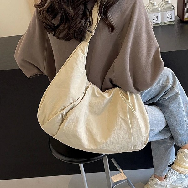 Sac à bandoulière plissé pour femme, grande capacité, solide, gril à documents, boulette en nylon, sac lancé par l'étudiant|27,28 €|OKKO MODE