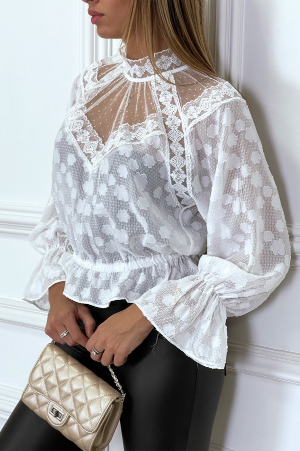 Blouse blanche en dentelle à col haut avec élastique à la taille et manches - 4