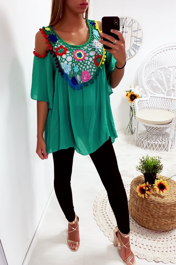 Jolie blouse vert avec magnifique broderie coloré à l'avant, épaules dénudé - 1