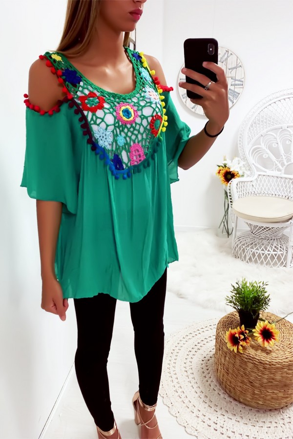 Jolie blouse vert avec magnifique broderie coloré à l'avant, épaules dénudé - 2