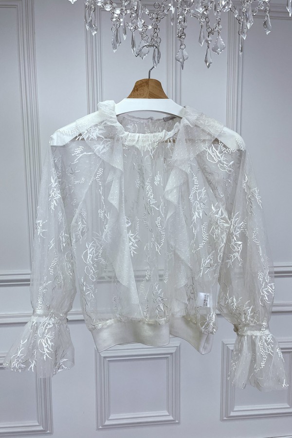 Blouse blanche en tulle et dentelle à volant col fraise - 10