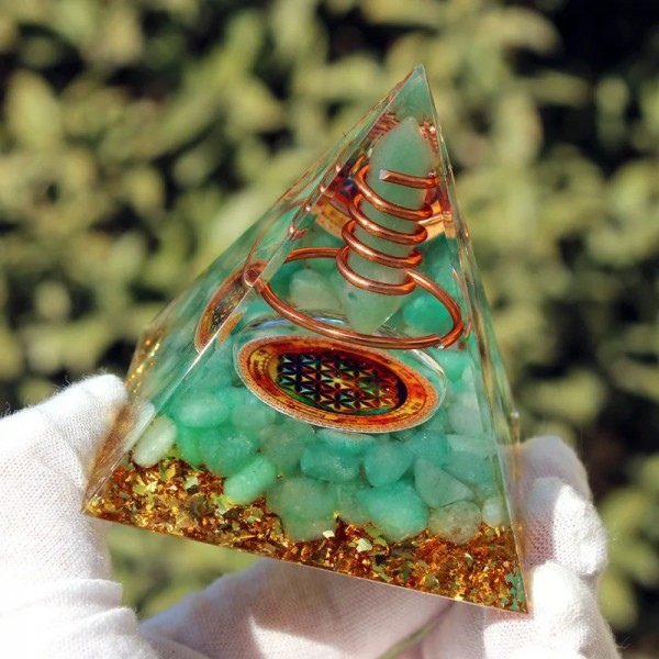 Pyramide d'orgonite verte en pierre naturelle pour méditation chakra|12,59 €|OKKO MODE