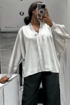 Blouse satiné gris coupe over size avec plis à l'avant  - 2