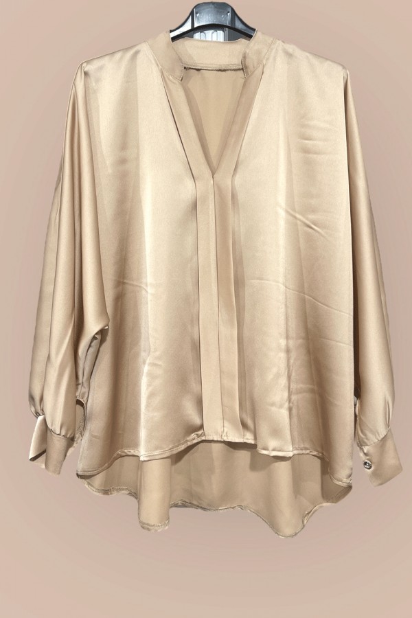 Blouse satiné beige coupe over size avec plis à l'avant  - 1