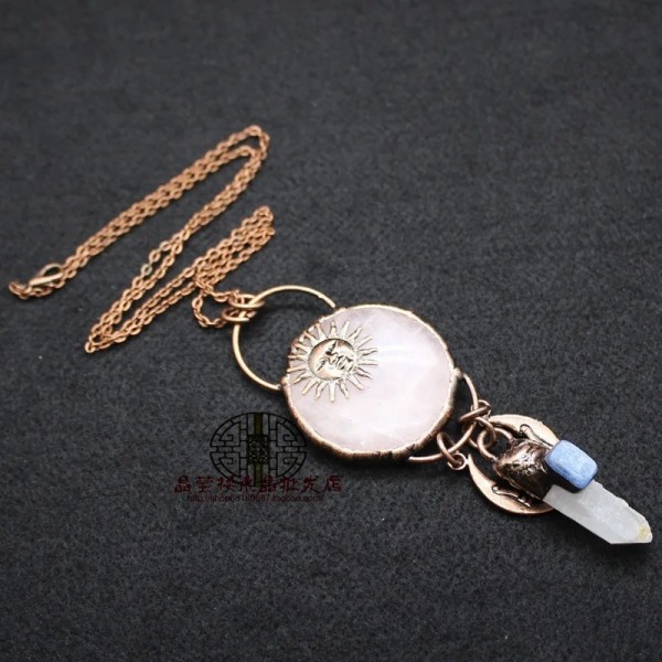 Pendentif rond à souder avec perle de cyanite, tranche de quartz rose|17,99 €|OKKO MODE