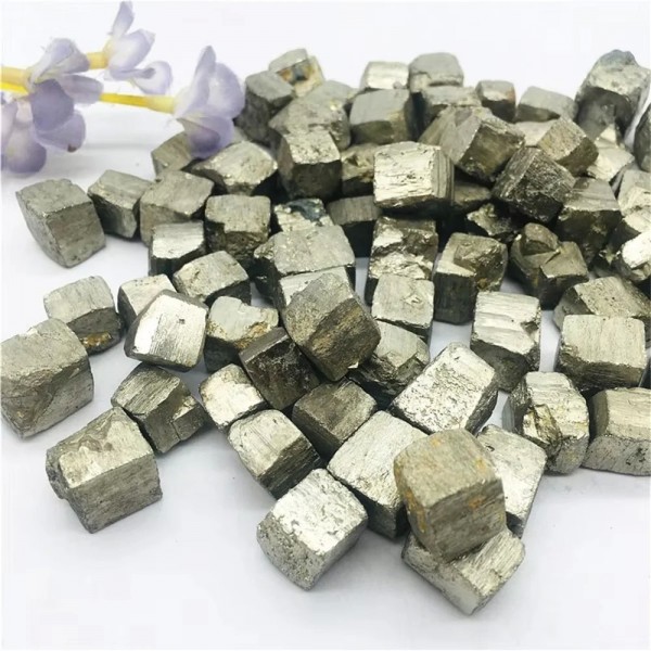 Cube de pierre pyrite - semi-réservoir en cristal naturel