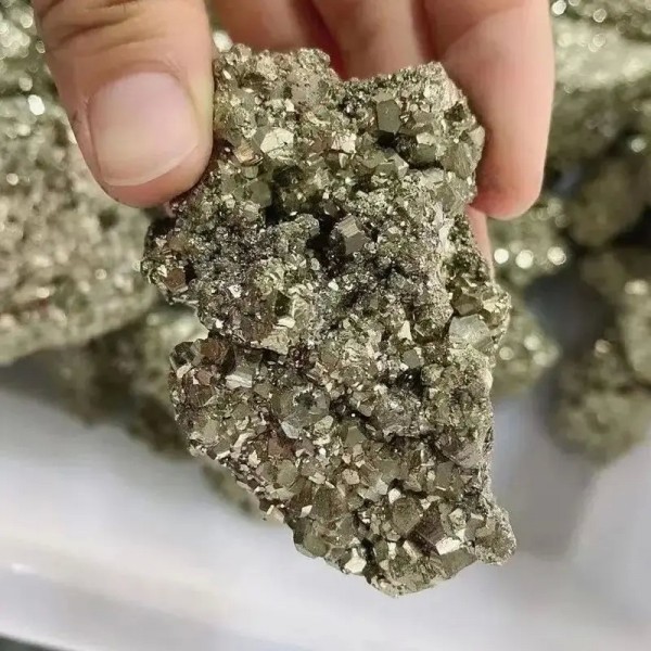 Clip de Pyrite Naturel Haute Qualité, Pierre Irrégulière pour Massage et Décoration Maison (Vente en Gros)