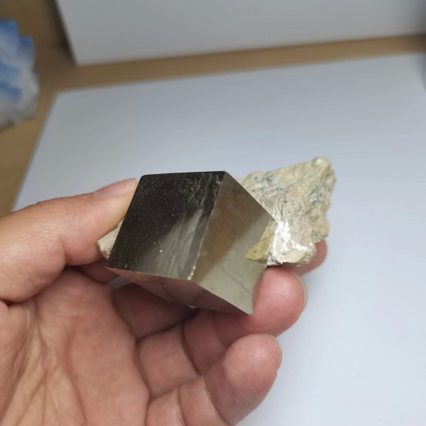 Cube de Pyrite Espagnole 100% Naturelle, Pierre Brute Échabordée Fuchsia