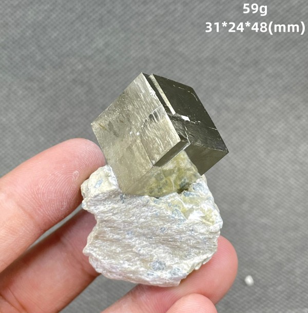 Nouveau Cuboïde Espagnol et Cristaux de Pyrite Naturels