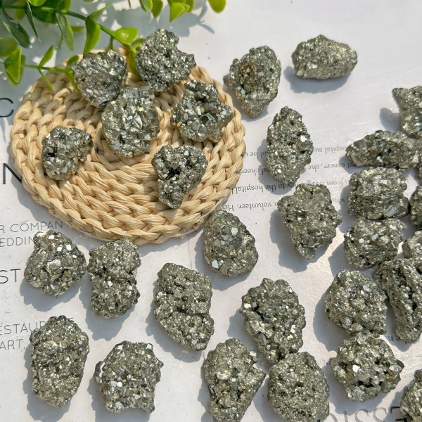 Pierres Naturelles de Pyrite et Chalcopyrite, Cube Irrégulier Original|2,00 €|OKKO MODE