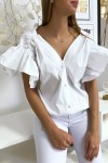 Blouse chemise blanche boutonnés à l'avant  avec volant aux manches et fronce aux épaules - 5