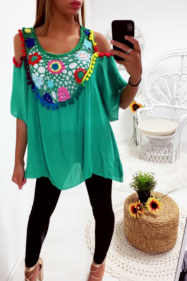 Jolie blouse vert avec magnifique broderie coloré à l'avant, épaules dénudé - 3