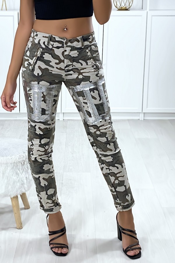 Pantalon slim militaire avec poches et motif argenté aux jambes - 1