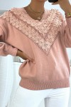 Pull rose pour femme en col V avec motif en dentelle - 4