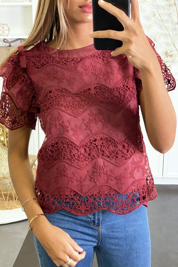 Top bordeaux doublé en dentelle et crochet avec manches bouffantes. - 1