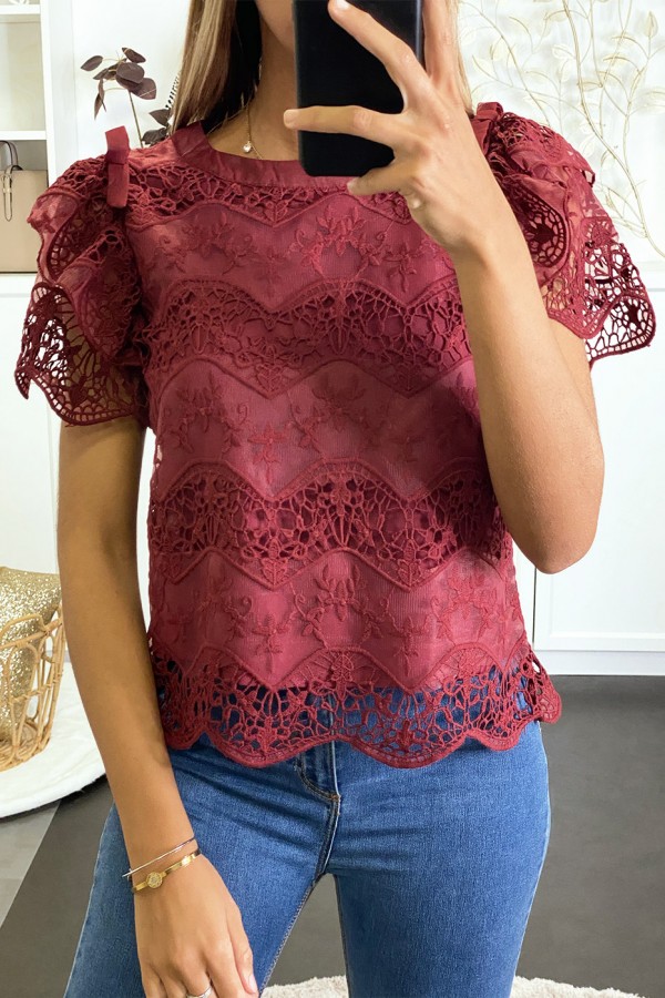 Top bordeaux doublé en dentelle et crochet avec manches bouffantes. - 2