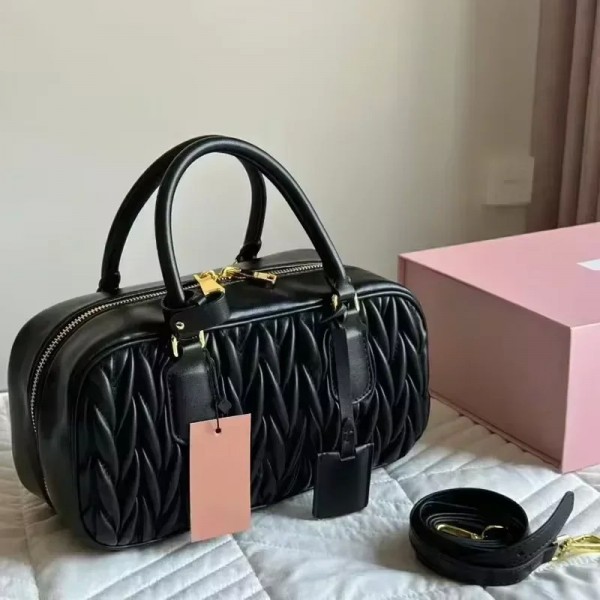 Sac à main bandoulière pour femme design de luxe 2024