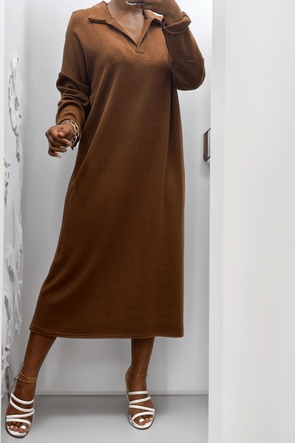 Longue robe épaisse col chemise en marron - 2