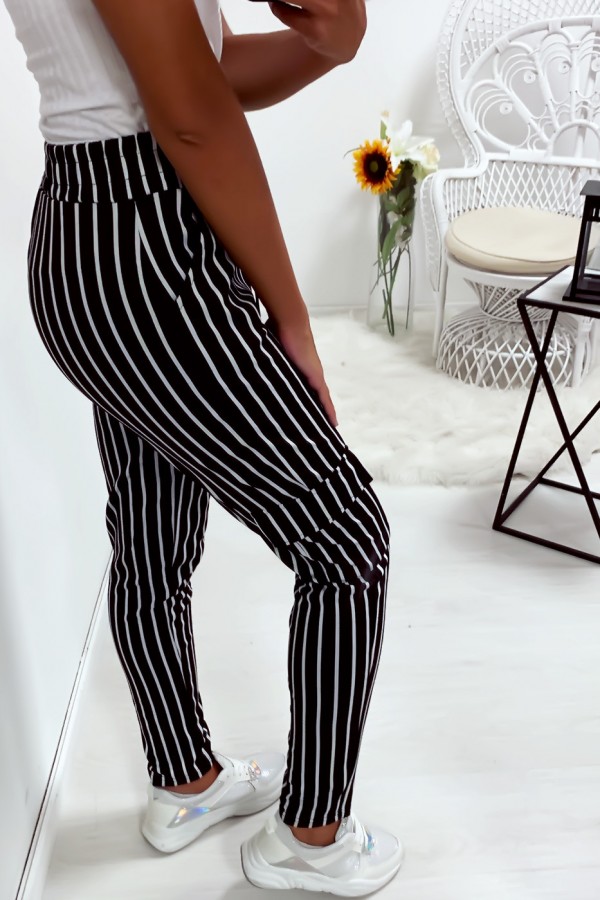 Pantalon jegging rayé noir et blanc avec poches sur les cotés - 2