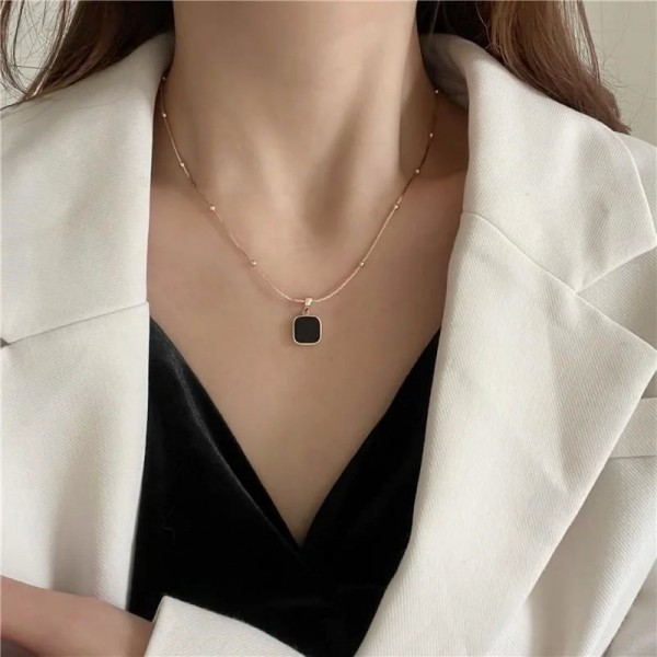 Colliers pour femmes en acier inoxydable, pendentif carré minimaliste exquis, tour de cou noir|1,79 €|OKKO MODE