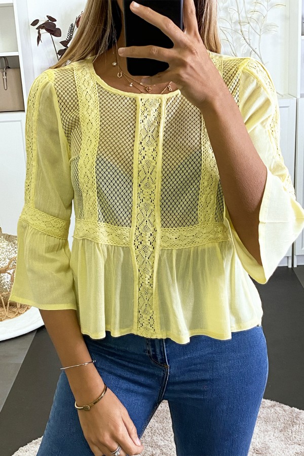 Blouse jaune à dentelle sur le devant et volants. - 3