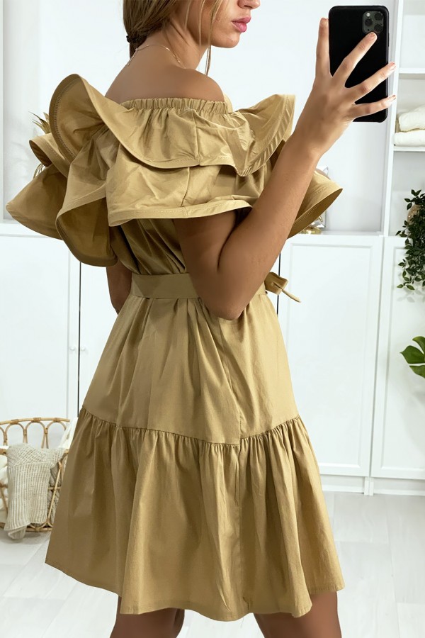 Robe à volant col bateau en camel avec ceinture - 5