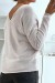 Grauer Pullover mit glänzendem V-Ausschnitt und durchbrochener Linienverzierung | 10,92 $ | OKKO MODE