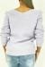 Blusa corta lila con escote en V y detalles de trenzas y encajes | 10,92 $ | OKKO MODE