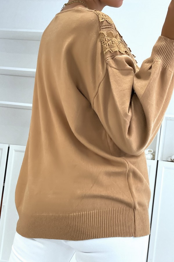 Pull camel pour femme en col V avec motif en dentelle - 1