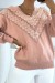 Rosa Damenpullover mit V-Ausschnitt und zartem Spitzenmuster - Eleganter Pullover für Frauen | 10,92 $ | OKKO MODE