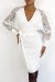 Robe cache-coeur blanche irisé à manches ajourées. | 10,92 $ | OKKO MODE