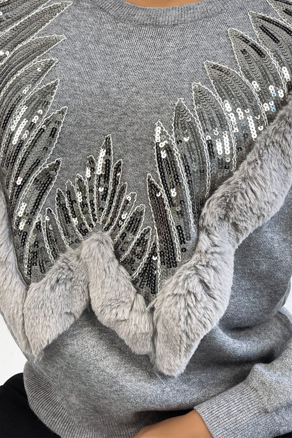 Pull gris à col rond et motif en fausse fourrure et strass - 1