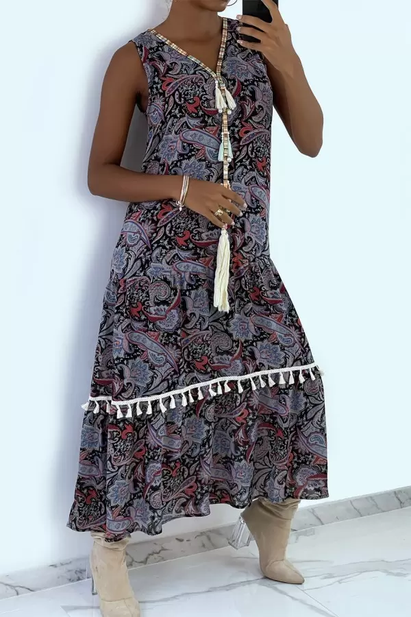Vestido largo negro con estampado y accesorio - ¡Elegante y moderno!