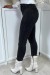 Schwarze Slim-Fit-Jeans mit verwaschenem Look und hinteren Taschen. | 7,35 € | OKKO MODE