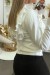 Blusa blanca con volantes delanteros y traseros | 7,96 $ | OKKO MODE