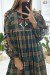 Robe verte motif écossais avec broderie | 5,69 $ | OKKO MODE