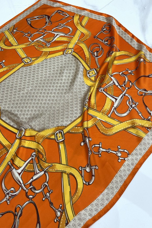 Foulard en soie orange à imprimé chaînes style luxe - 3