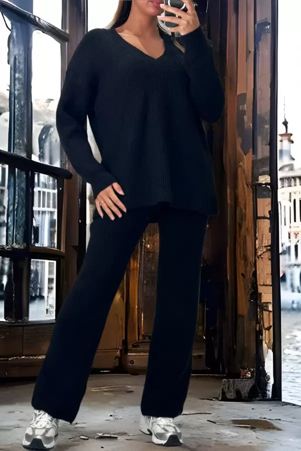 Schwarzes Ensemble: Pulli mit V-Ausschnitt und Palazzo-Hose - Dehnbarer Strickstoff