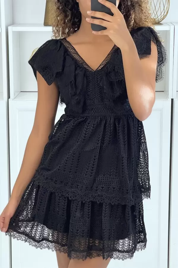 Vestido negro con volantes de encaje - Elegante y femenino