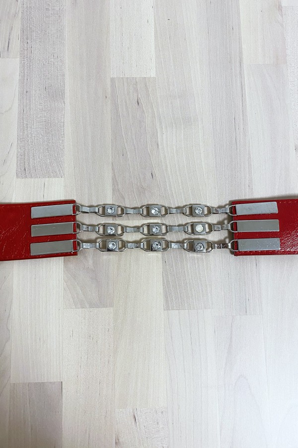 Ceinture rouge avec accessoire en cercles et en strass - 2