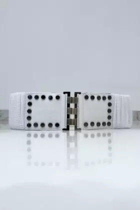 Ceinture Rouge avec couture blanche à boucle carré | 1,04 € | OKKO MODE