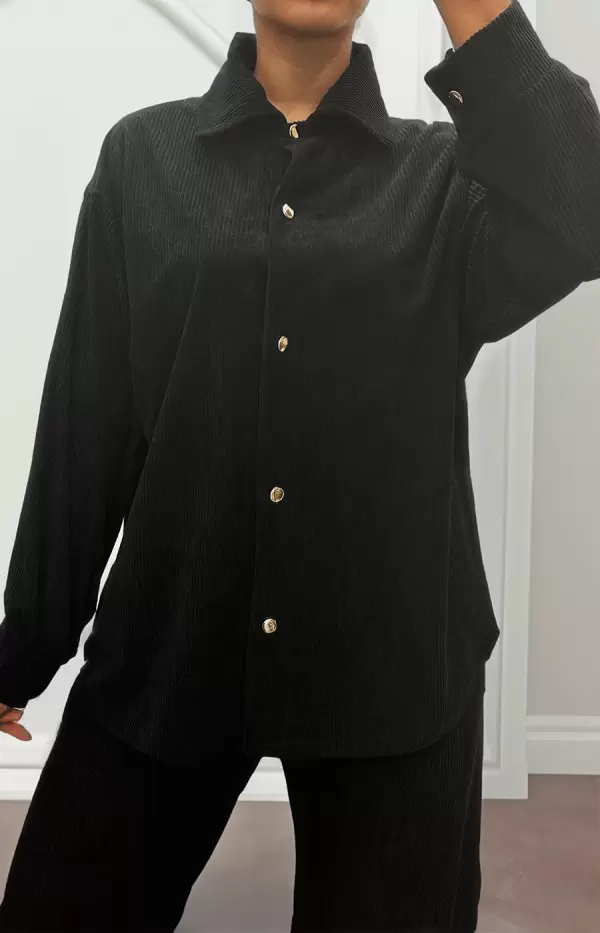Conjunto preto de camisa e calça em costela