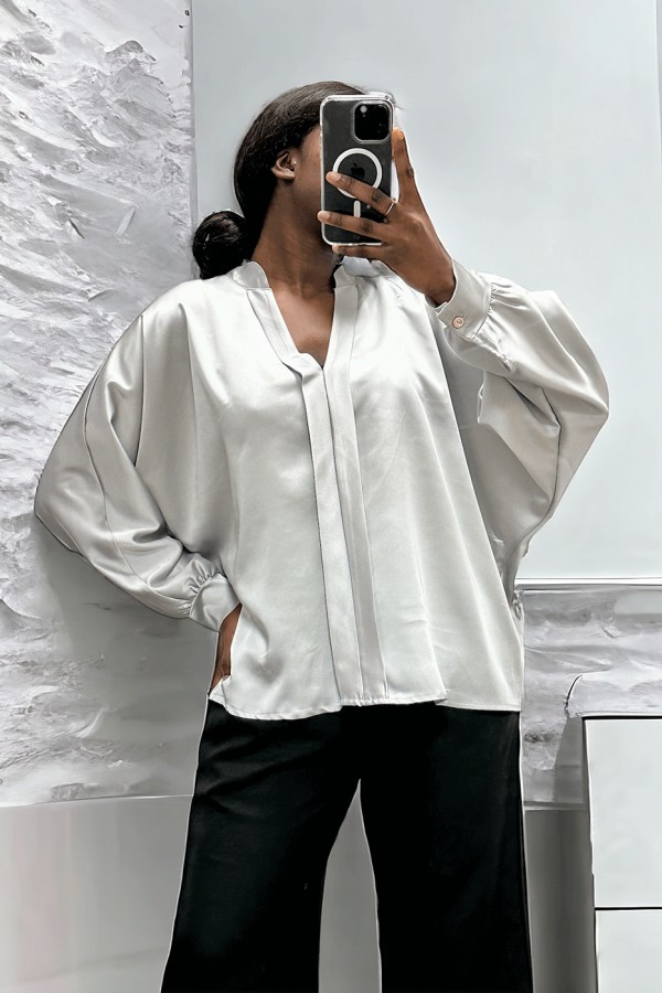 Blouse satiné gris coupe over size avec plis à l'avant  - 1