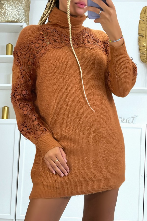 Pull col roulé long couleur camel à détails broderie ajourée - 2