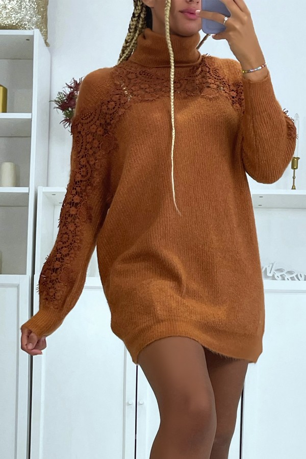 Pull col roulé long couleur camel à détails broderie ajourée - 3