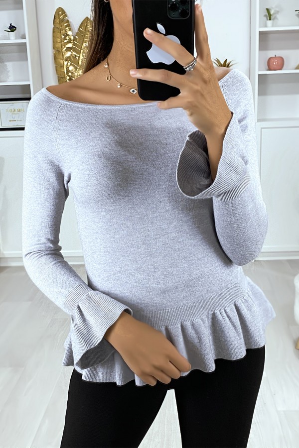 Pull gris à volant dans une douce matière extensible