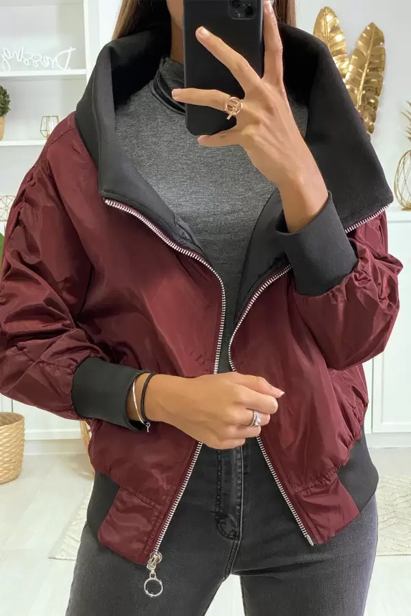 Chaquetas de moda en color burdeos con cuello amplio - ¡Imprescindibles!
