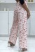 Pantalón palazzo estampado hojas rosa | 6,17 € | OKKO MODE