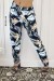 Marine Hose mit geradem Schnitt und Blattmotiven - blau-grün | 6,69 $ | OKKO MODE